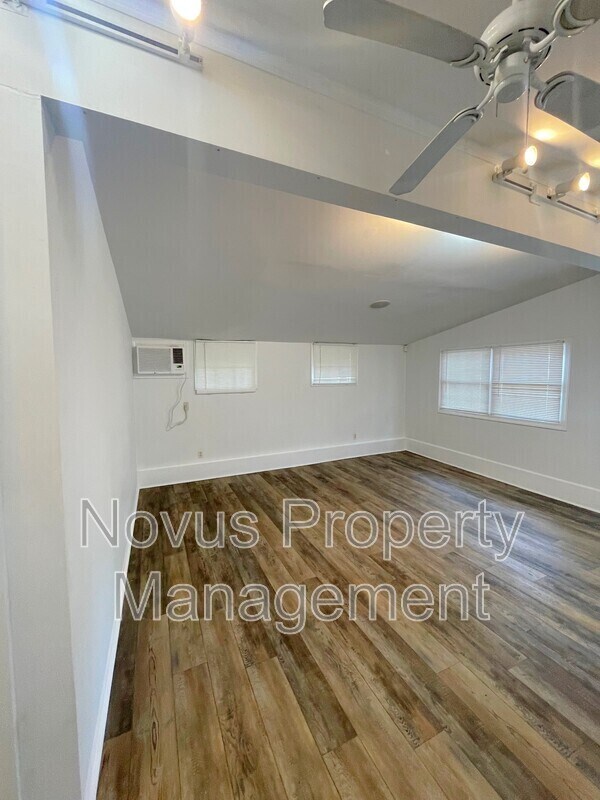 Building Photo - 328 Maple St