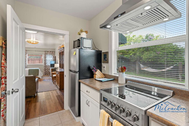 Building Photo - Charming Studio with Full Kitchen in Ashland