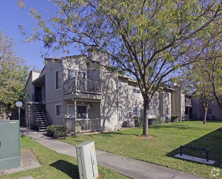 Primary Photo - Emerald Vista Apartments