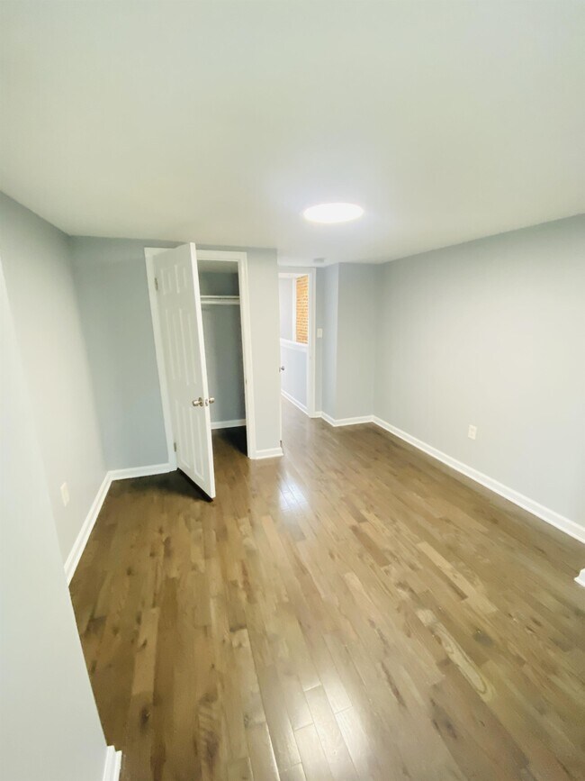 Building Photo - 1304 Sargeant St