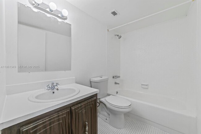 Building Photo - 498 NW 165th St