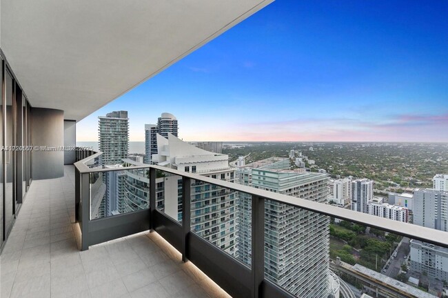 Building Photo - 1000 Brickell Plz