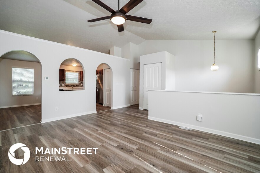 Building Photo - 3253 St Bernard Cir