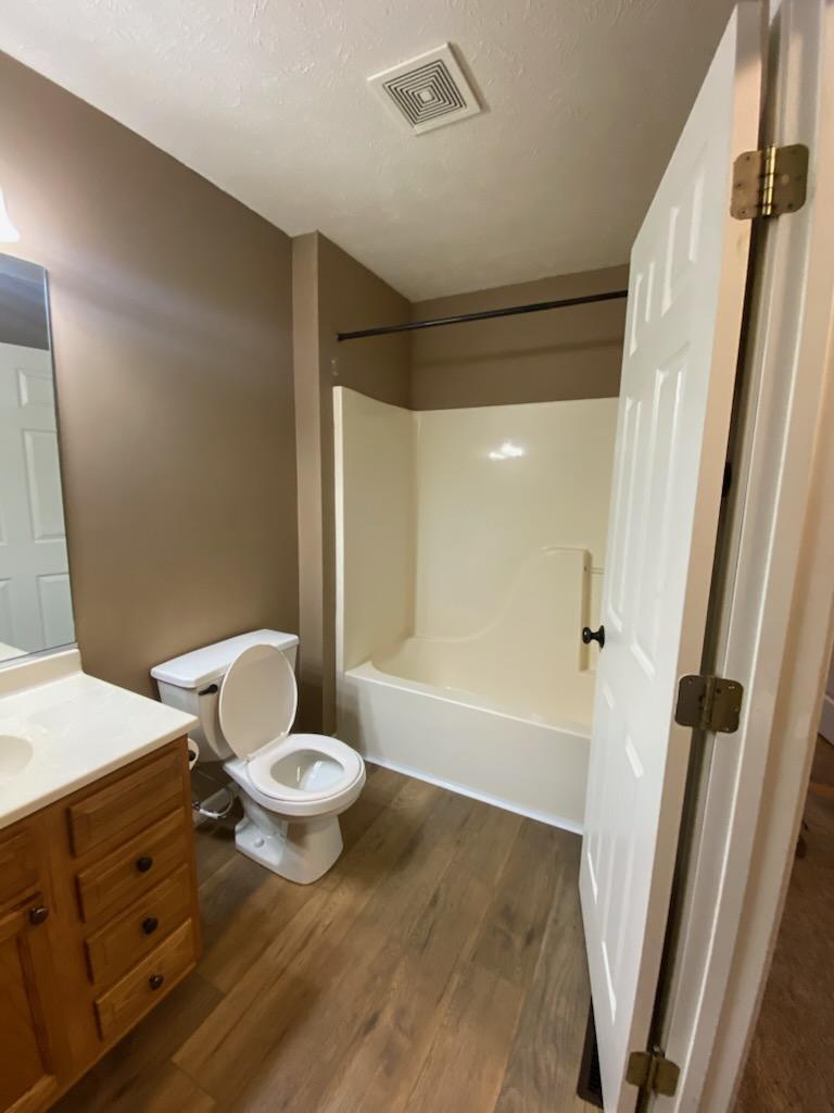 Upstairs 2nd Full Bathroom - 2702 Carrington Ln