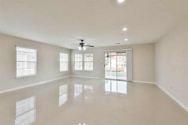 Building Photo - 7718 Shavano Ln