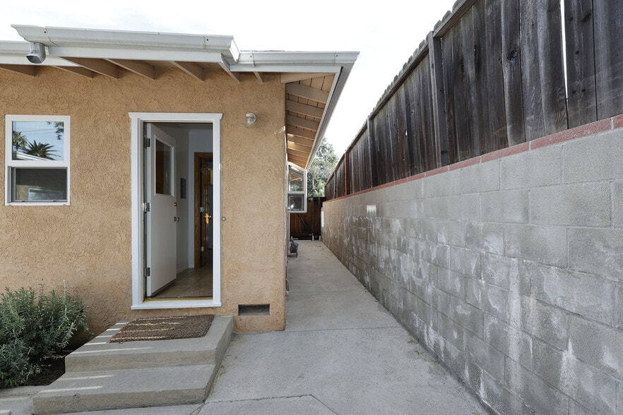 Building Photo - 4831 Canoga Ave