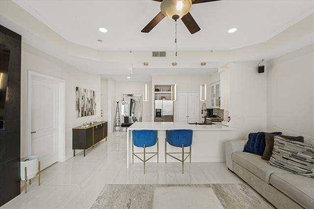 Building Photo - 3225 Turtle Creek Blvd Blvd