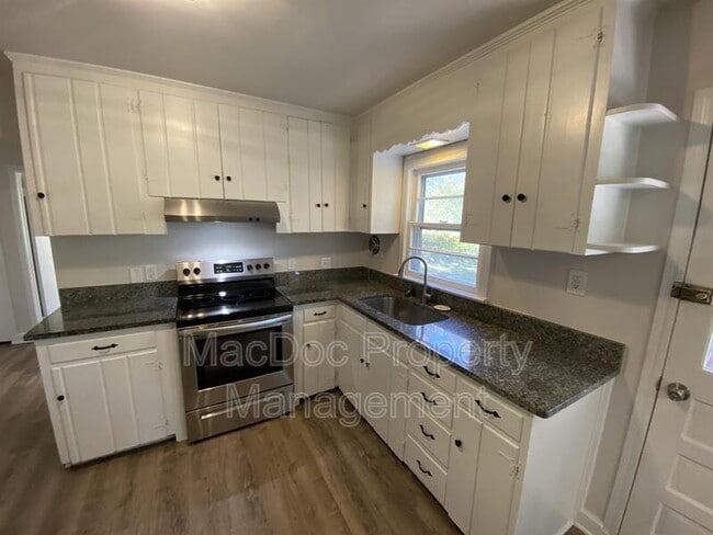 Building Photo - 1705 Bragg Rd