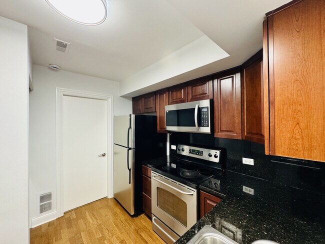 Building Photo - 35 Foxcroft Rd