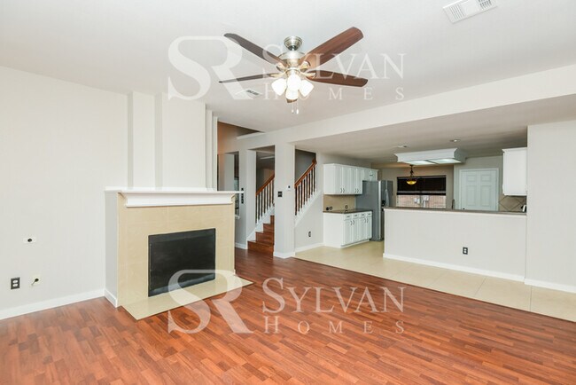 Building Photo - Spacious 4 bedroom 2.5 Bath Home for You