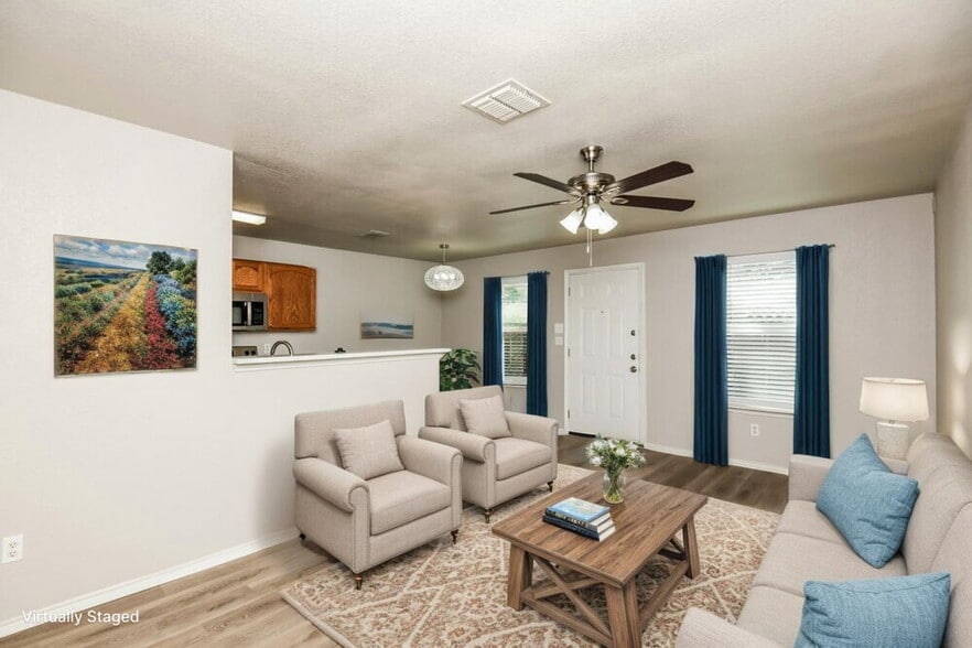 Building Photo - 1528 Pine Ln