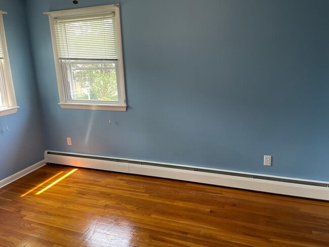 Building Photo - Single Family Home For Rent in North Kingstown!