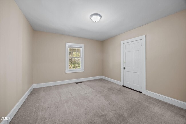 Building Photo - 302 W Main St