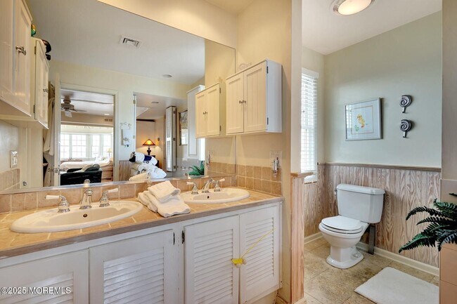 Building Photo - 323 Cove Dr