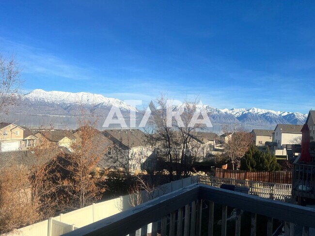 Building Photo - 258 Kestrel Dr