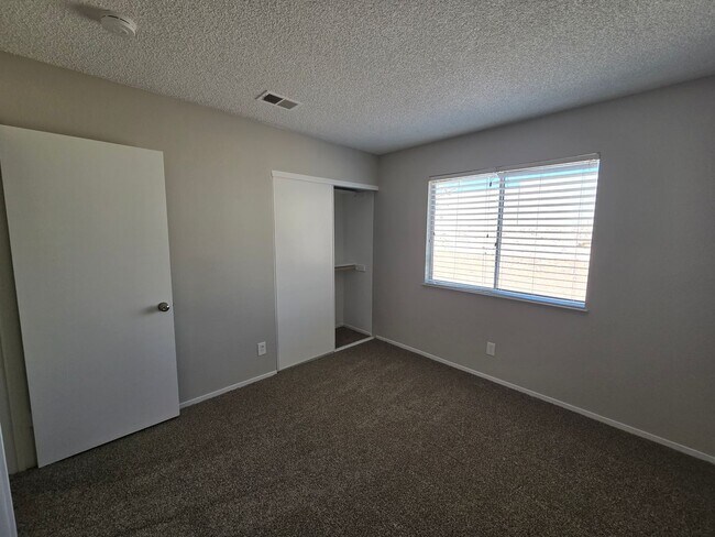 Building Photo - 2252 Welsey Manor Dr