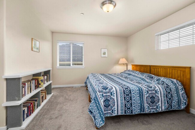 Building Photo - 2030 Nelson St