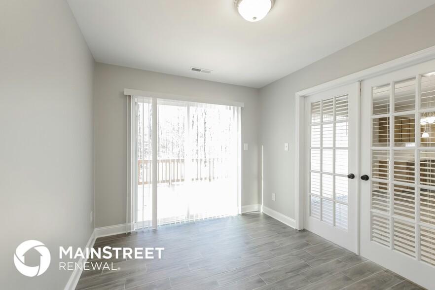 Building Photo - 5825 Parkstone Drive