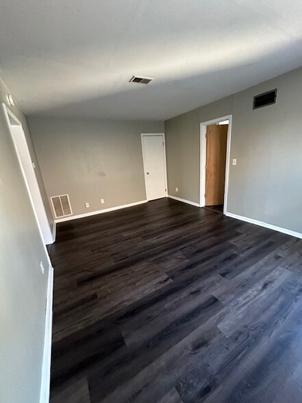 Building Photo - 929 E Clarke St