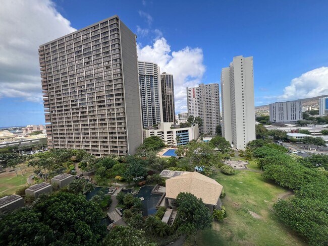 Building Photo - Kukui Plaza Diamond Head Tower- 1 Bed, 1 B...