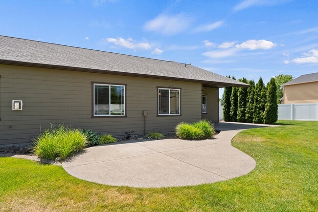 Building Photo - 1981 W Twinkling Star Rd