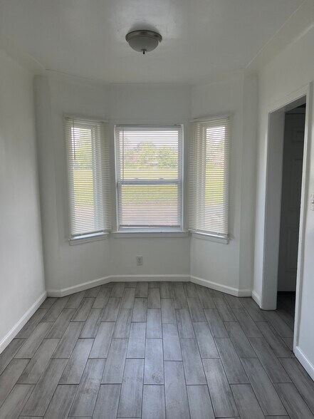 Dinning area - 9636 Marlowe St