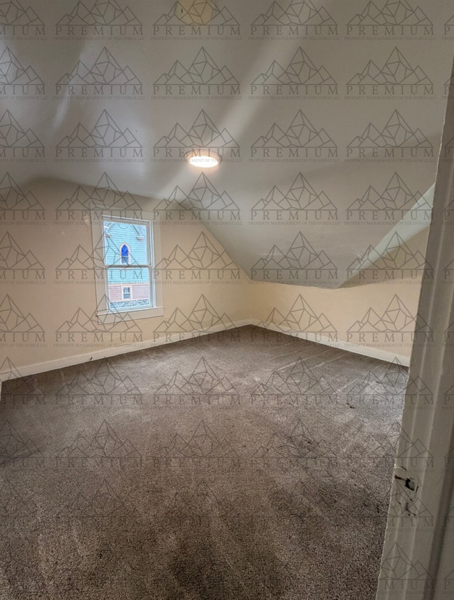 Building Photo - 714 Union St