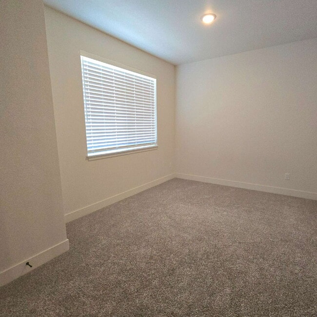 Building Photo - Move-in ready! 4 bedroom house with 3 car ...