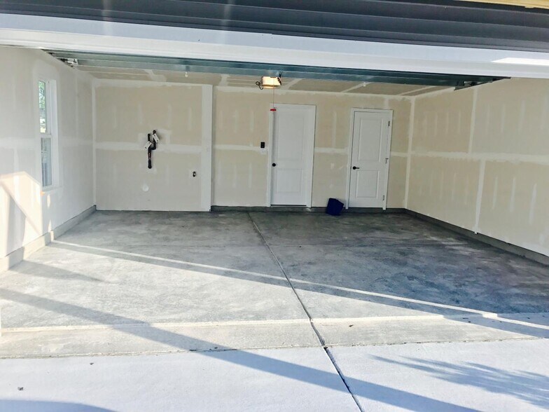 Building Photo - 5673 Freewill Ln