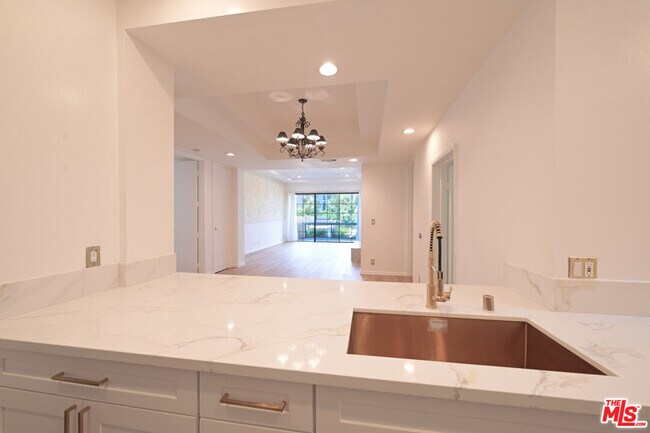 Building Photo - 234 S Gale Dr