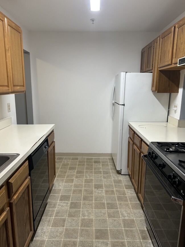 Building Photo - 801 Waters Edge Dr