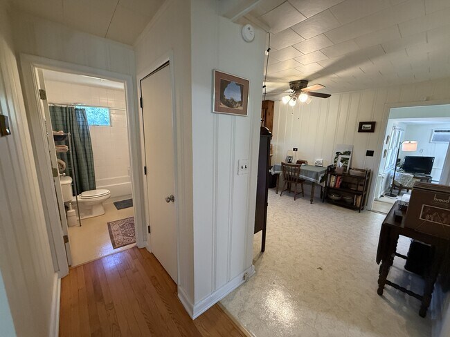 Building Photo - 1059 Wolf Trap Rd