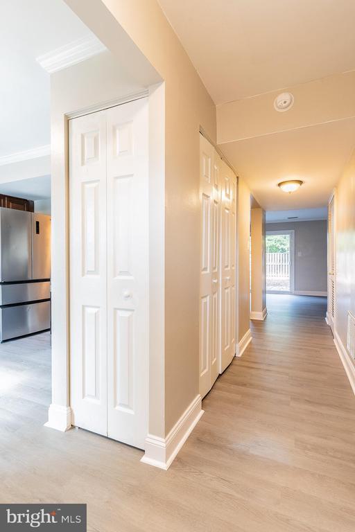 Building Photo - 6584 Yadkin Ct