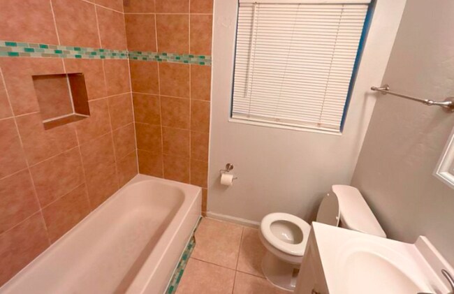 Building Photo - 3024 W 1st St