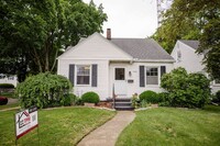 Building Photo - West Toledo 3 Bedroom