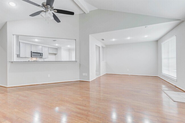 Building Photo - 2410 Clear Ridge Dr