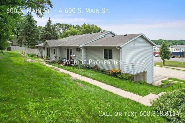 Building Photo - 2 bedroom/ 1 bath apartment in Deerfield, WI