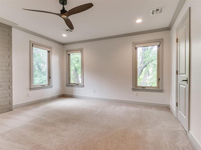 Building Photo - 1201 Glenbrook Dr