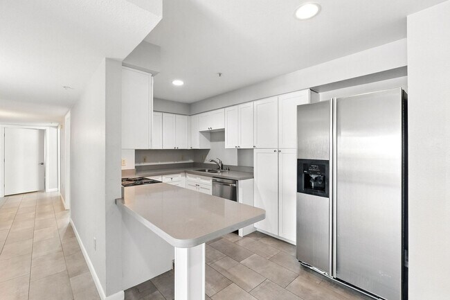 Building Photo - Walking Distance to ASU!