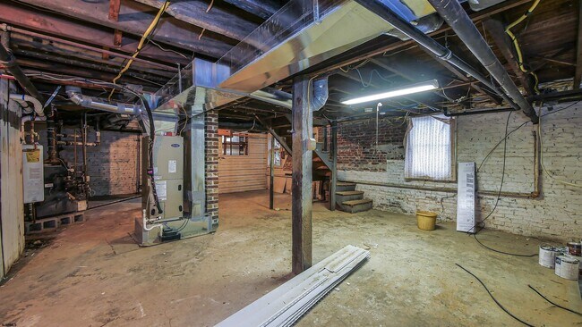 Building Photo - 21 S Vassar Square