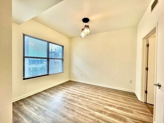 Building Photo - 3040 Peachtree Rd