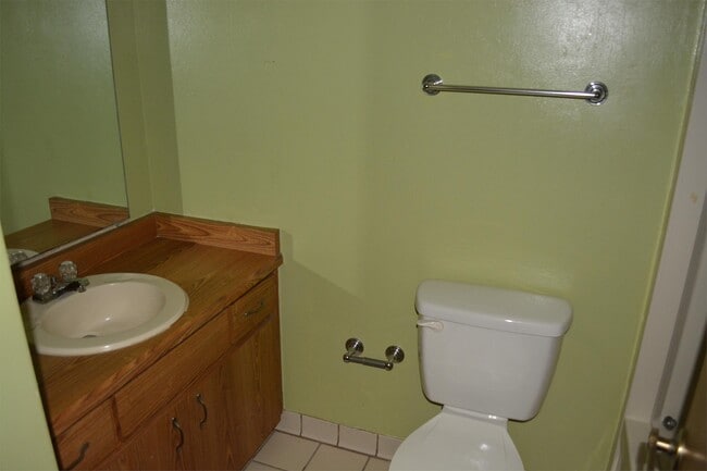 Building Photo - 1662 Spring Garden Ct