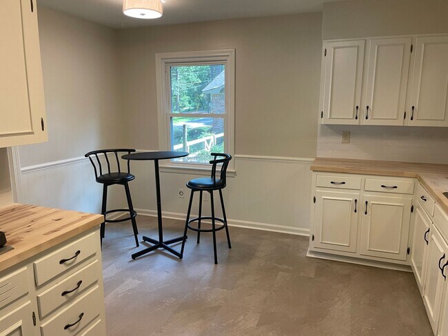 Building Photo - West Homewood: 5 Bedroom 3 Bath House with...