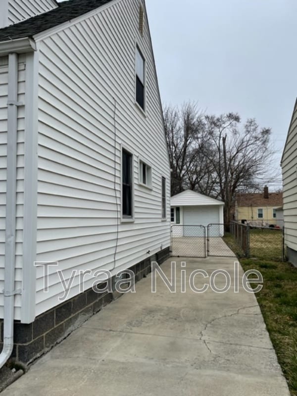 Building Photo - 19365 Kingsville St