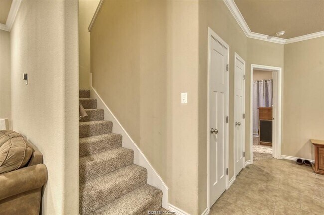 Building Photo - 3114 Claremont Dr