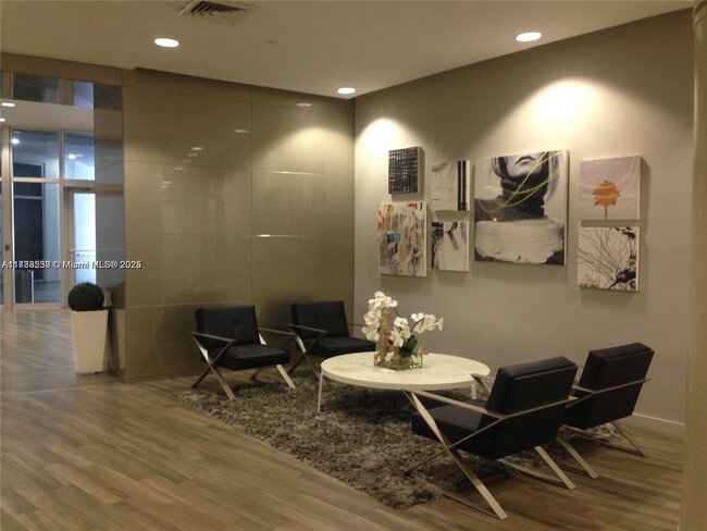 Building Photo - 1750 N Bayshore Dr