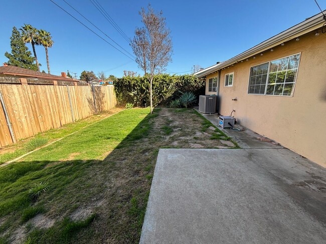 Building Photo - Beautiful home in the city of Orange.