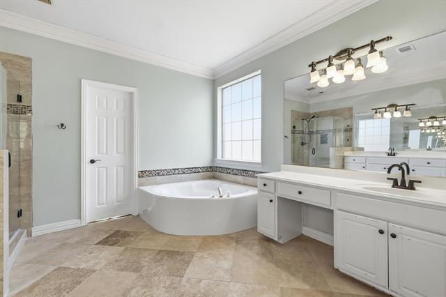 Building Photo - 4433 English Oak Dr