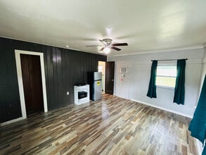 Building Photo - 8010 SE US Hwy 301