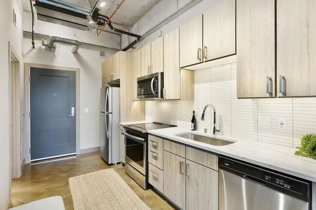 Building Photo - FURNISHED STUDIO IN THE HEART OF THE NORTH LOOP - UTILITIES INCLUDED!